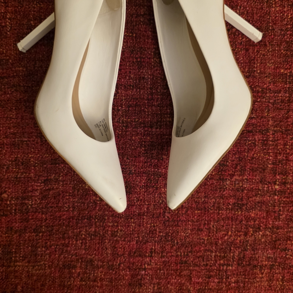 INC International Concepts White Pointed Heels